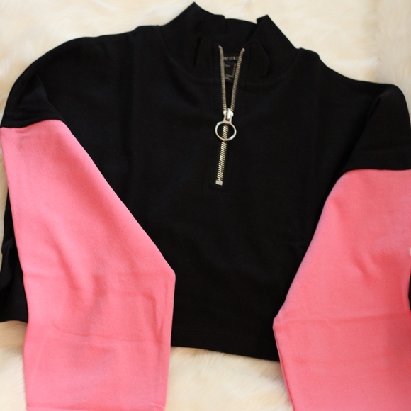 Colorblock Crop Top - Picture 2 of 3